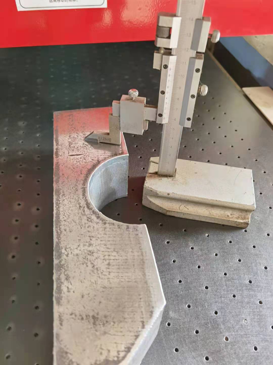 60厚板火焰切割去毛刺